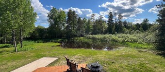 --Stunning Remodel-- HOT TUB 4 -BR home, Sleeps 10. Cozy Charm Modern Comfort