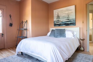 5 habitaciones, escritorio, tabla de planchar con plancha y wifi