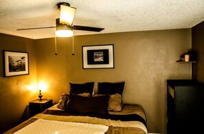 2 habitaciones, escritorio, tabla de planchar con plancha y wifi 