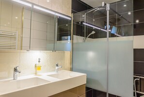 Hair dryer, towels, soap, shampoo - In the heart of nature with an unique view (Talloires-Montmin)