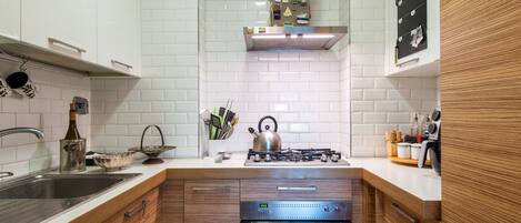 Fridge, oven, cookware/dishes/utensils