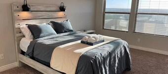 Putt-putt backyard!|2 1/2 bath|Sunland| Slps 8| Fun