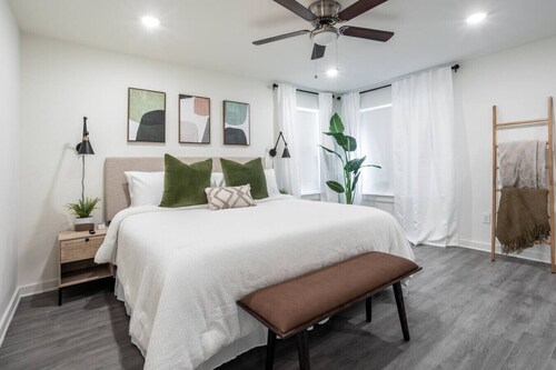 WeLoveBishopArts! King Bed|2nd Floor