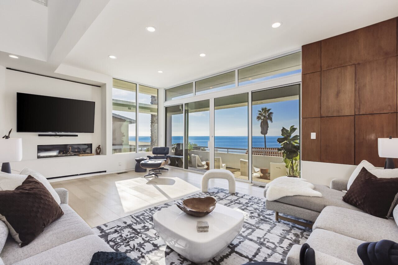 Malibu Breeze - Hot tub, steps to beach