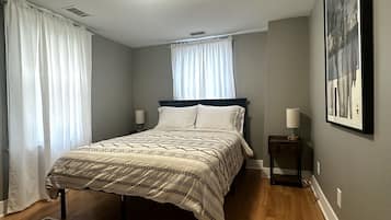 2 bedrooms, iron/ironing board, WiFi, bed sheets