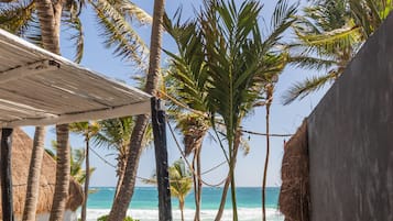 OCEANFRONT VILLA WITH PRIVATE POOL | Terrasse/Patio