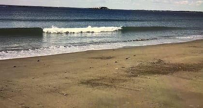 OLD TOWN CHARM.
Sleeps 4- 2 bedrooms - 2.5 baths