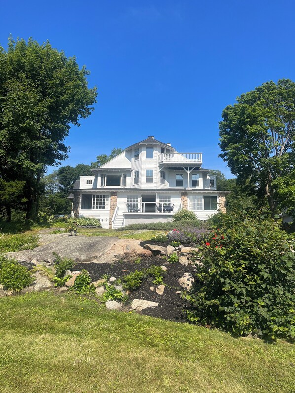 A large, two-story house with a balcony and a stone foundation. - OLD TOWN CHARM.
Sleeps 4- 2 bedrooms - 2.5 baths (Marblehead)