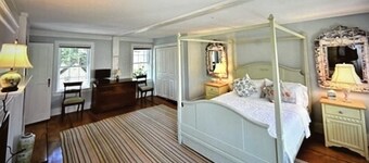 OLD TOWN CHARM.
Sleeps 4- 2 bedrooms - 2.5 baths
