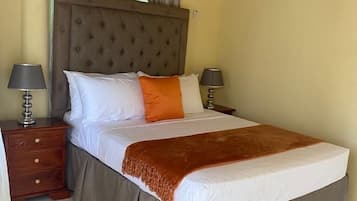 Habitación doble Deluxe | Baño | Regadera, regadera tipo lluvia, amenidades de baño gratuitas