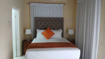 1 chambre, literie de qualité supérieure, couette en duvet d'oie