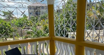 RUNTINGS HIDEAWAY STAY NOMPREL ROAD NEGRIL