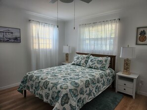 2 slaapkamers, een bureau, een strijkplank/strijkijzer, gratis wifi