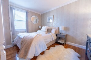 3 bedrooms, desk, iron/ironing board, travel crib