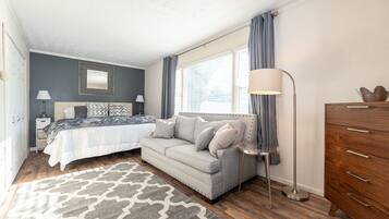 3 camere, una scrivania, ferro/asse da stiro, culla da viaggio