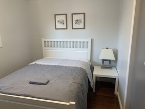 3 habitaciones, tabla de planchar con plancha, wifi y ropa de cama 