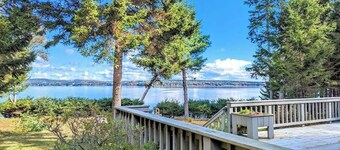 Oceanfront Cottage with Fire Pit & Stunning Views, beach access!