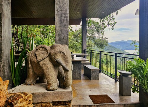 THE AQUA PAVILION by Kandy Victoria Eco Resort
"Room with a Stoney Tub"