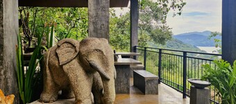 THE AQUA PAVILION by Kandy Victoria Eco Resort
"Room with a Stoney Tub"