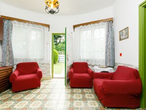 Televisión y chimenea