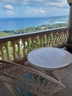 Outdoor dining - Clarridge View Villa. A view of the Caribbean sea. (Montego Bay)