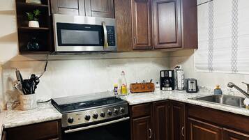 Frigorífic, microones, forn i placa de cuina