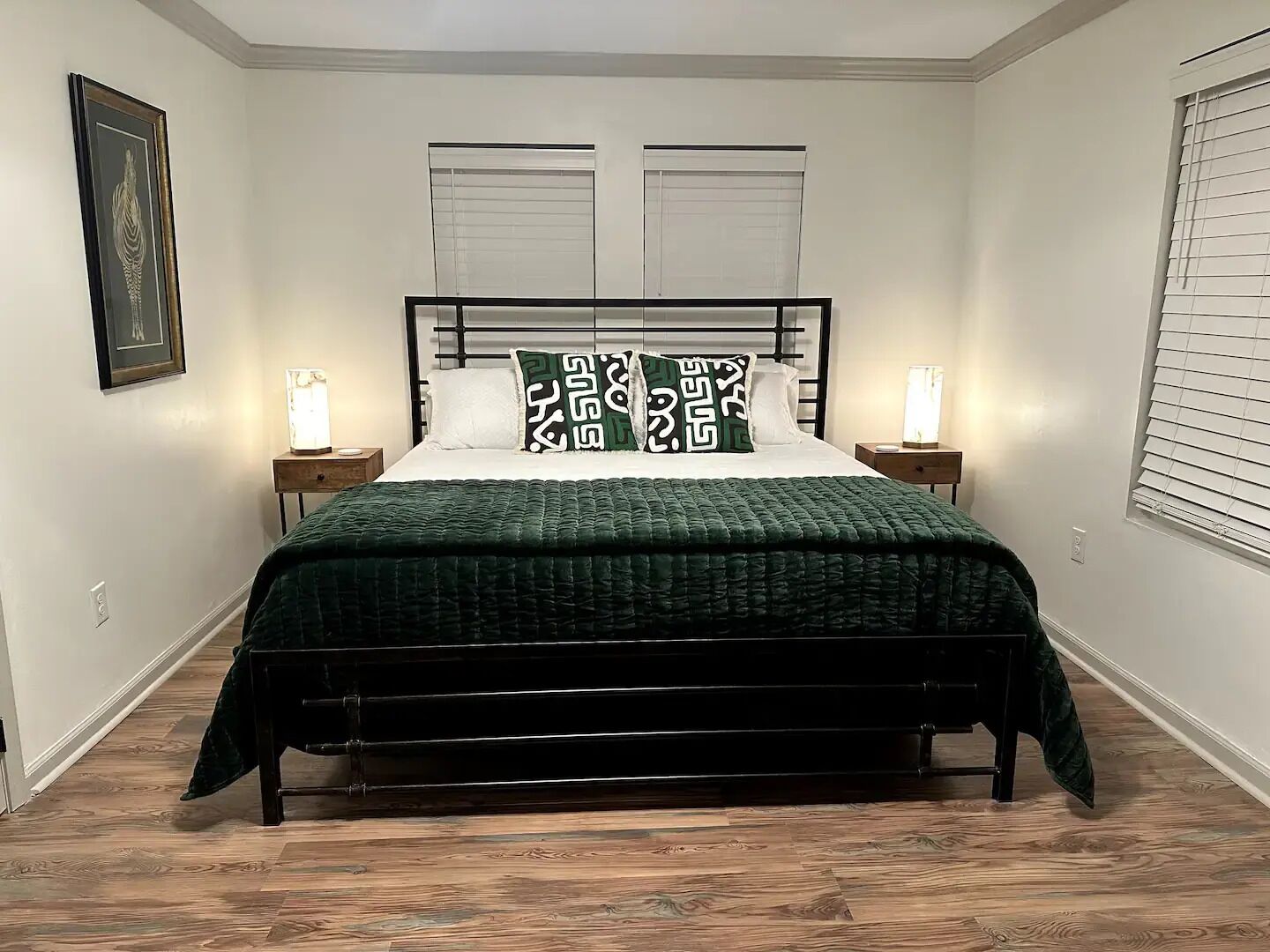 3 habitaciones, escritorio, tabla de planchar con plancha y wifi gratis 