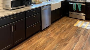 KylskÄp, mikrovÄgsugn, ugn och spishÀll