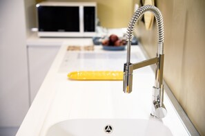 Frigorifero, microonde, forno, lavastoviglie