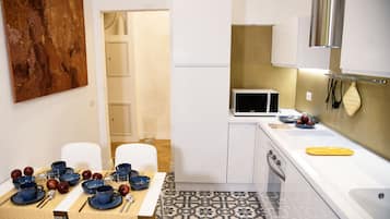 Kühlschrank, Mikrowelle, Ofen, Geschirrspüler