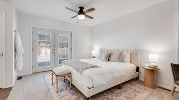 4 bedrooms, iron/ironing board, WiFi, bed sheets