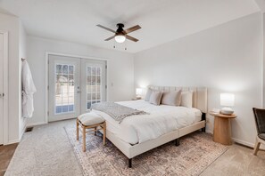 4 bedrooms, iron/ironing board, WiFi, bed sheets