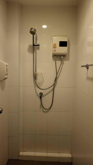 Basic Shared Dormitory | Bathroom | Free toiletries, hair dryer - Terminal 58 hostel at town (Phuket)