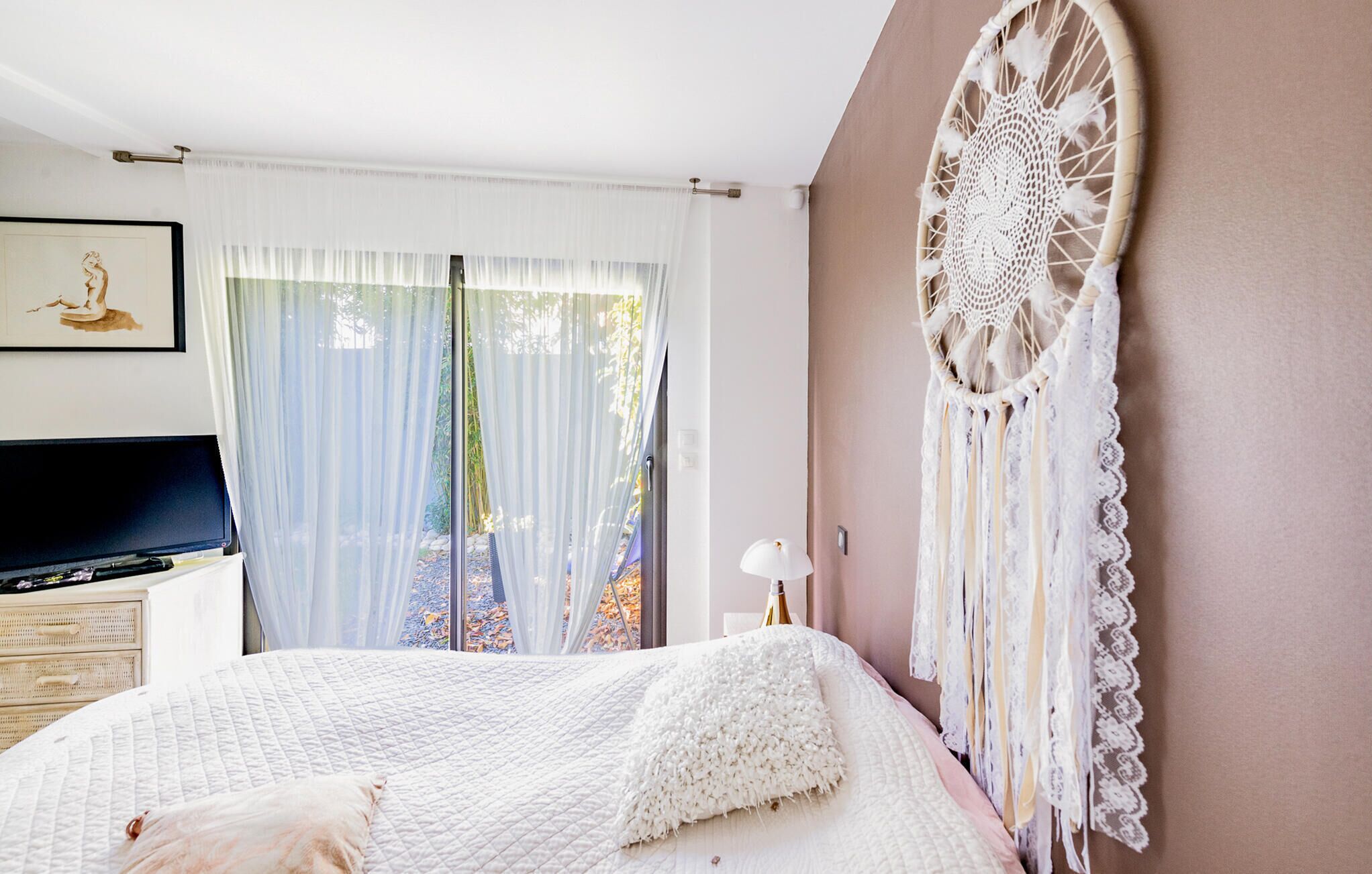 2 bedrooms, travel crib, free WiFi, bed sheets