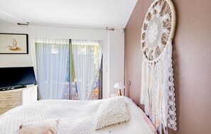 2 bedrooms, travel cot, free WiFi, bed sheets - Cozy home in Marseille with WiFi (Marseille)