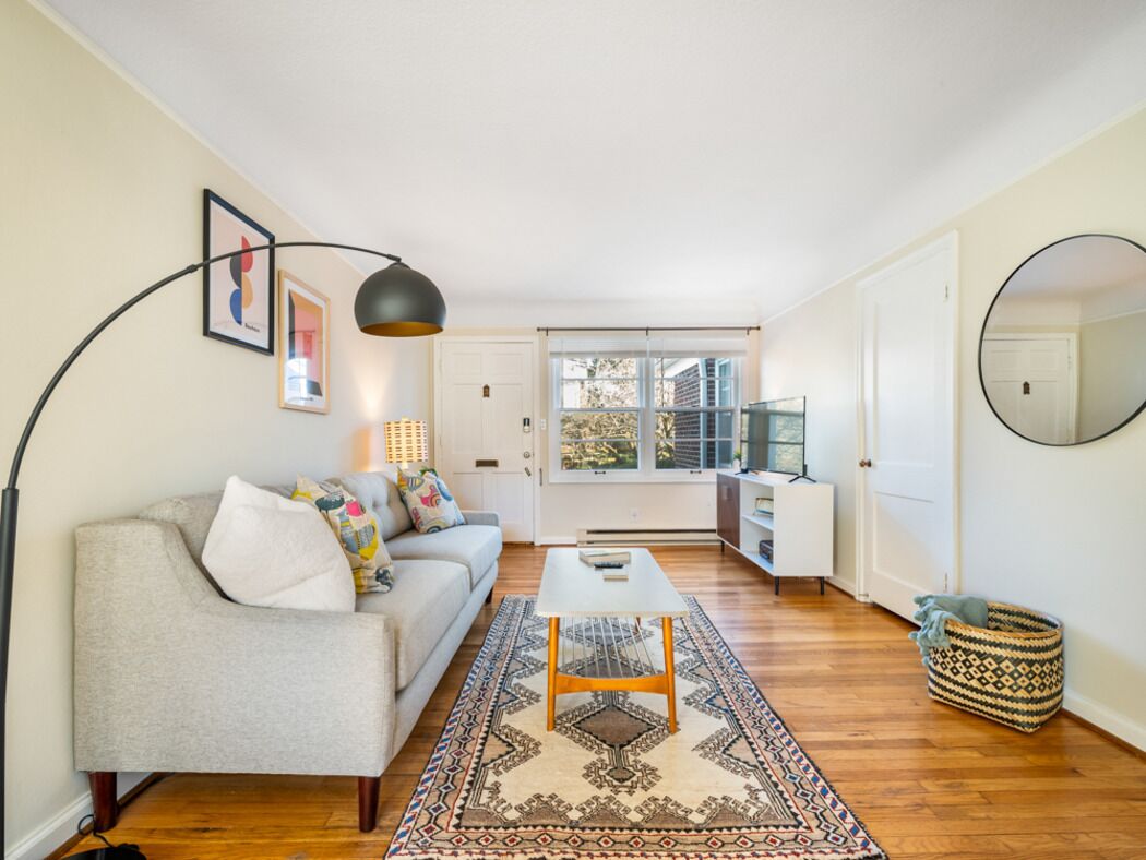 Vintage Portland Apartment in the Heart of SE w/ On-Site Laundry! 