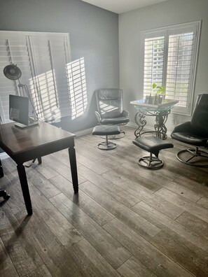 Interior - Coachella & Stagecoach walking distance (Coachella)