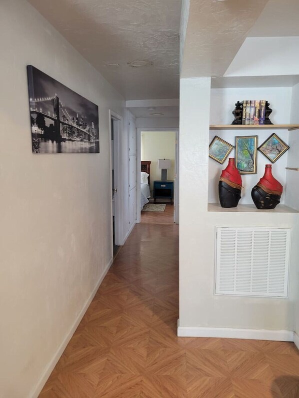 Interior - 3BR • Yard • A/C • Near Downtown (Baker City)