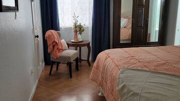 3 bedrooms, desk, iron/ironing board, travel cot