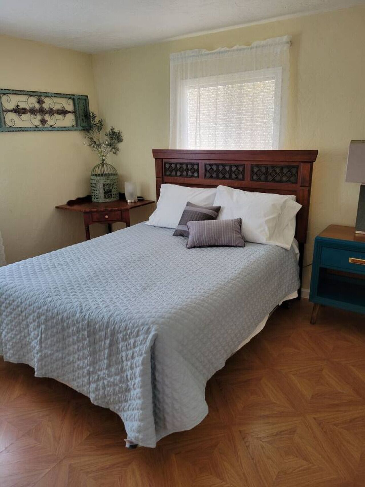 3 Schlafzimmer, Schreibtisch, Bügeleisen/Bügelbrett, Reisekinderbett