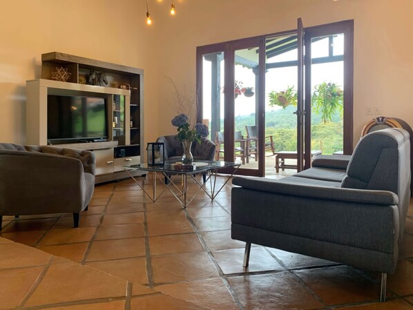 Smart TV, fireplace, stereo - Finca con Caballos y Barbacoa en Envigado, Antioquia (El Cebadero)