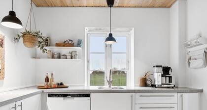 "Adrienne" - 6.4km from the sea by Interhome