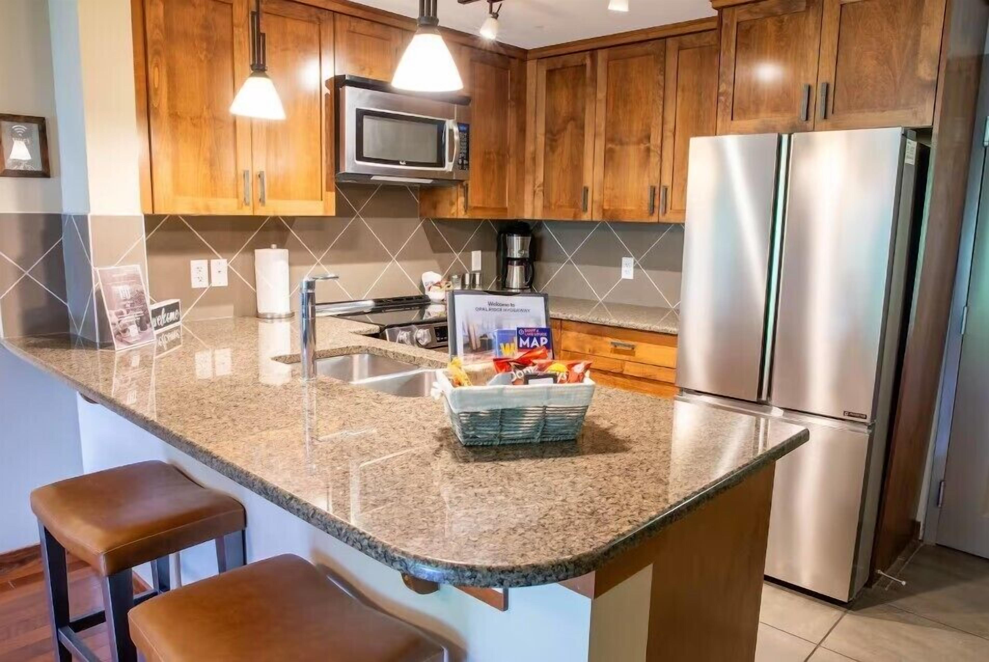 Romantic Suite | Private kitchen | Full-size fridge, microwave, oven, dishwasher
