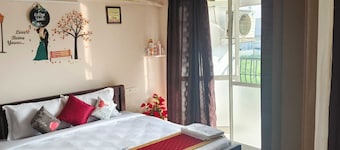 Stay in neighborhood of airport. cozy accommodation of families and couples
