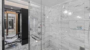 Shower, jetted bath, hair dryer