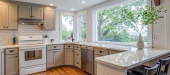 Hermann Wiemer Guest House w/ Lakeview & Fire pit