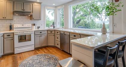 Hermann Wiemer Guest House w/ Lakeview & Fire pit