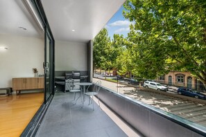 Outdoor dining - Serpentine Park on View  (Bendigo)