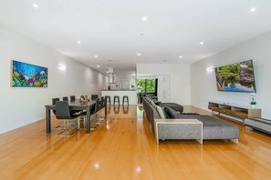Dining - Serpentine Park on View  (Bendigo)