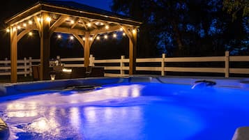 Bain à remous extérieur